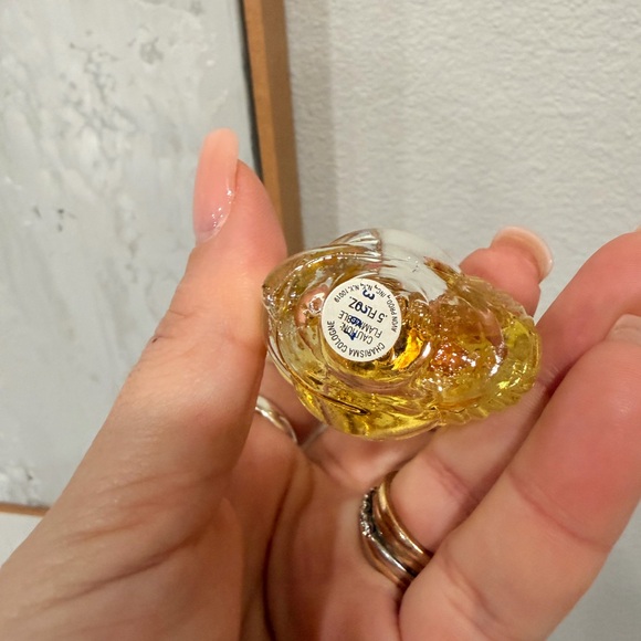 Vintage Avon Charisma Cologne Sculpted Glass Mini Bottle 0.5 fl oz - Picture 2 of 2